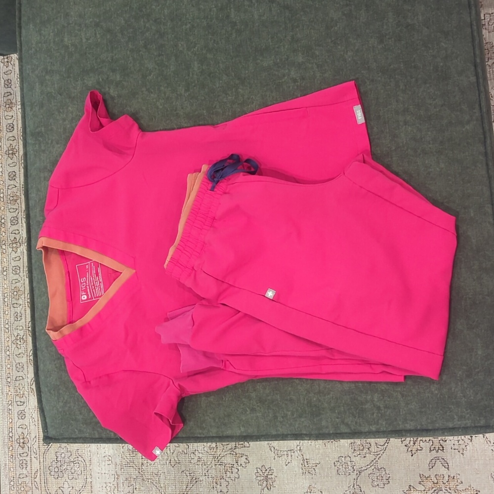 FIGS mari skinny joggers and oran slim scrub top